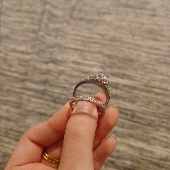 Engagement/wedding ring set - Simulated Diamond set in Sterling Silver - Picture 6 of 9